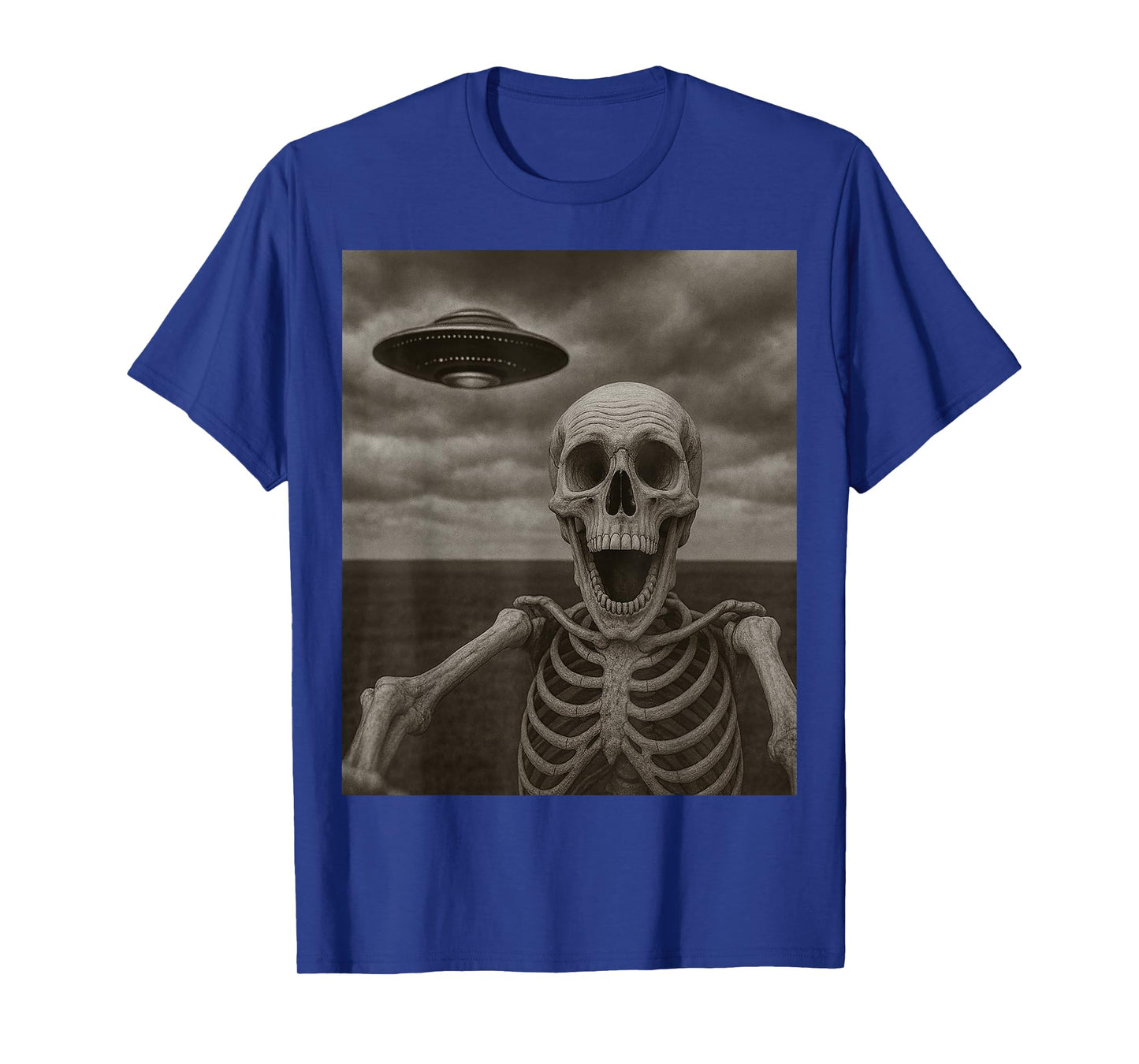 Skeleton Selfie with Alien UFO Funny Halloween Skeleton T-Shirt