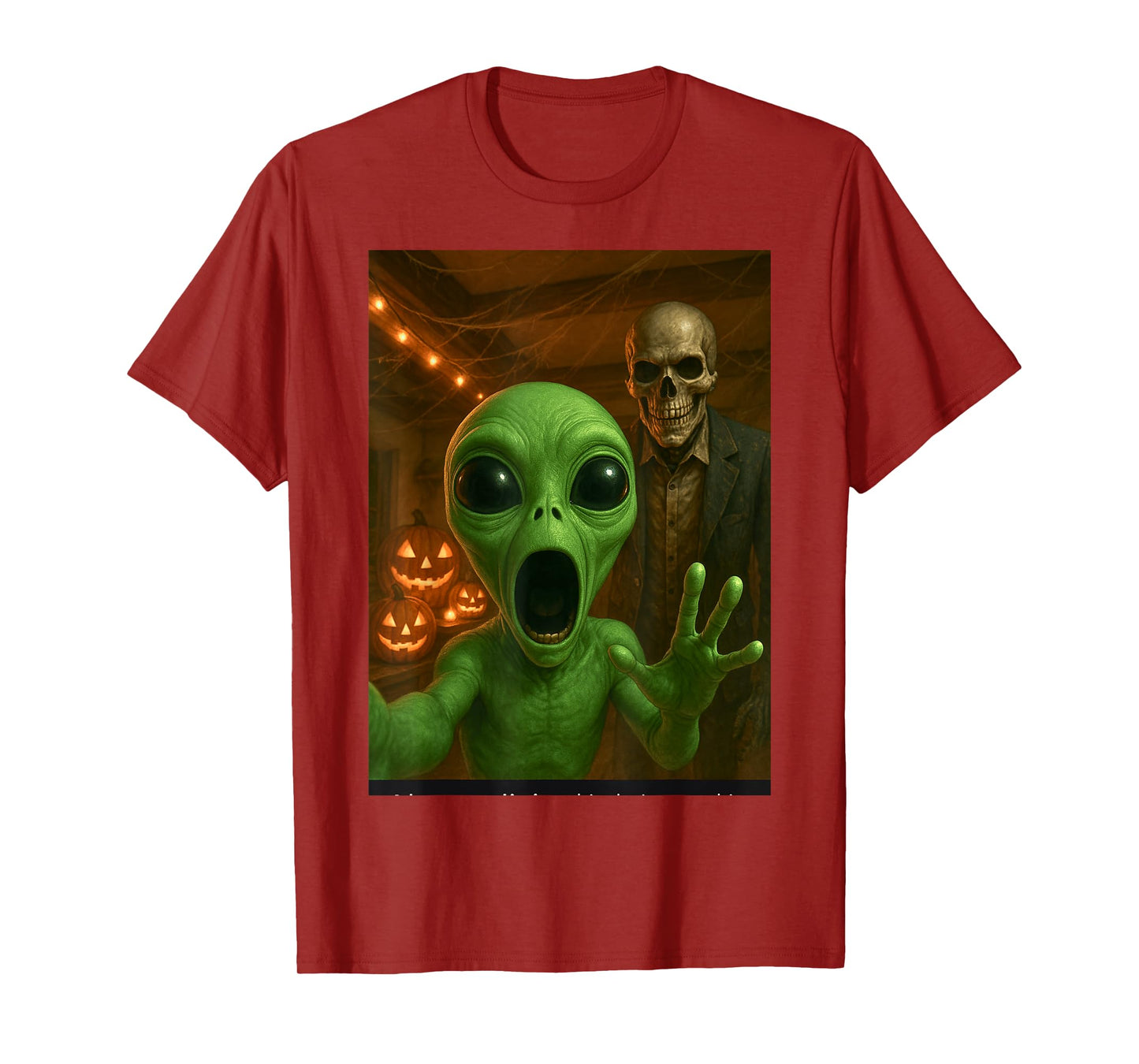 Scared Alien Selfie with Skeleton Funny Halloween Outfit T-Shirt