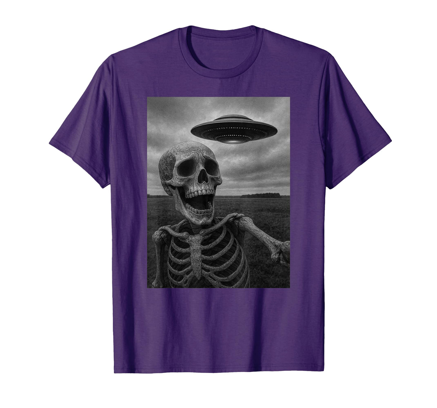 Skeleton Selfie with Alien UFO Funny Halloween Skeleton T-Shirt