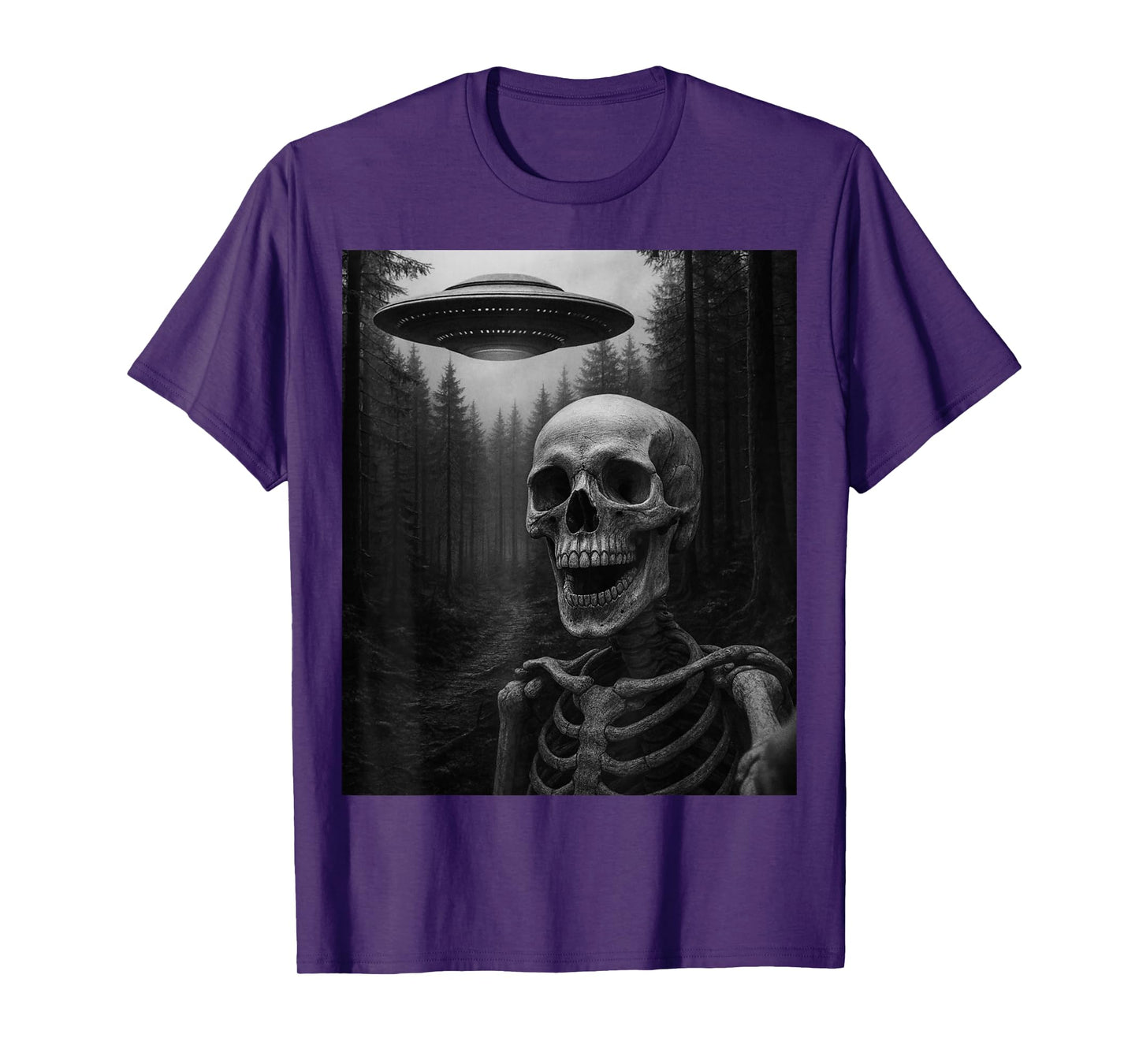Skeleton Selfie with Alien UFO Funny Halloween Skeleton T-Shirt