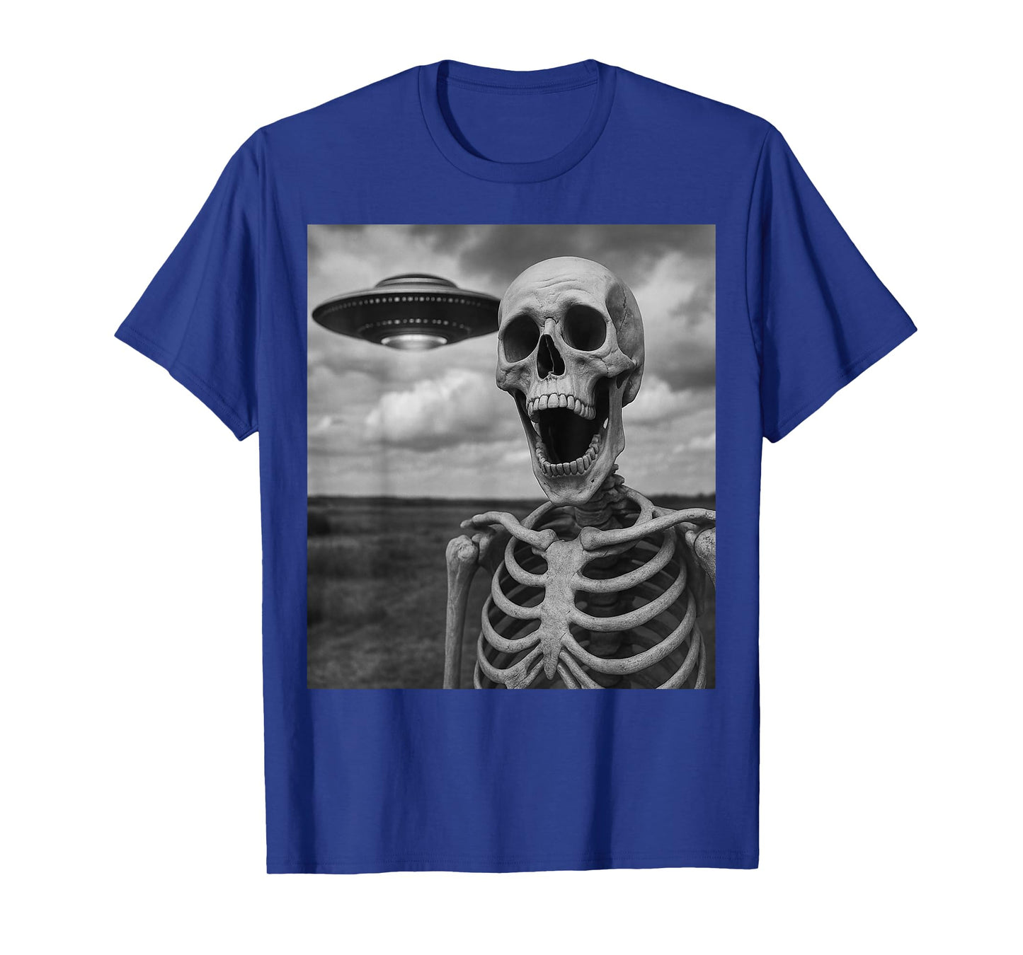 Skeleton Selfie with Alien UFO Funny Halloween Skeleton T-Shirt