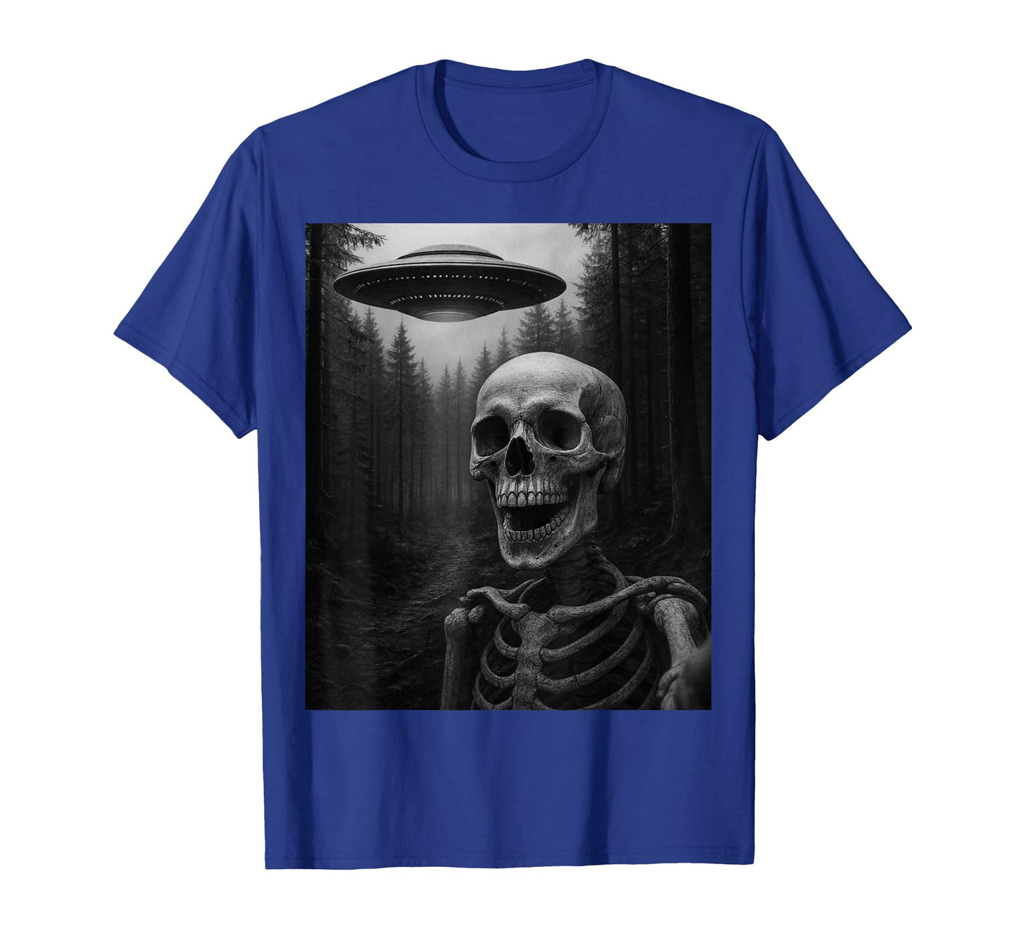 Skeleton Selfie with Alien UFO Funny Halloween Skeleton T-Shirt