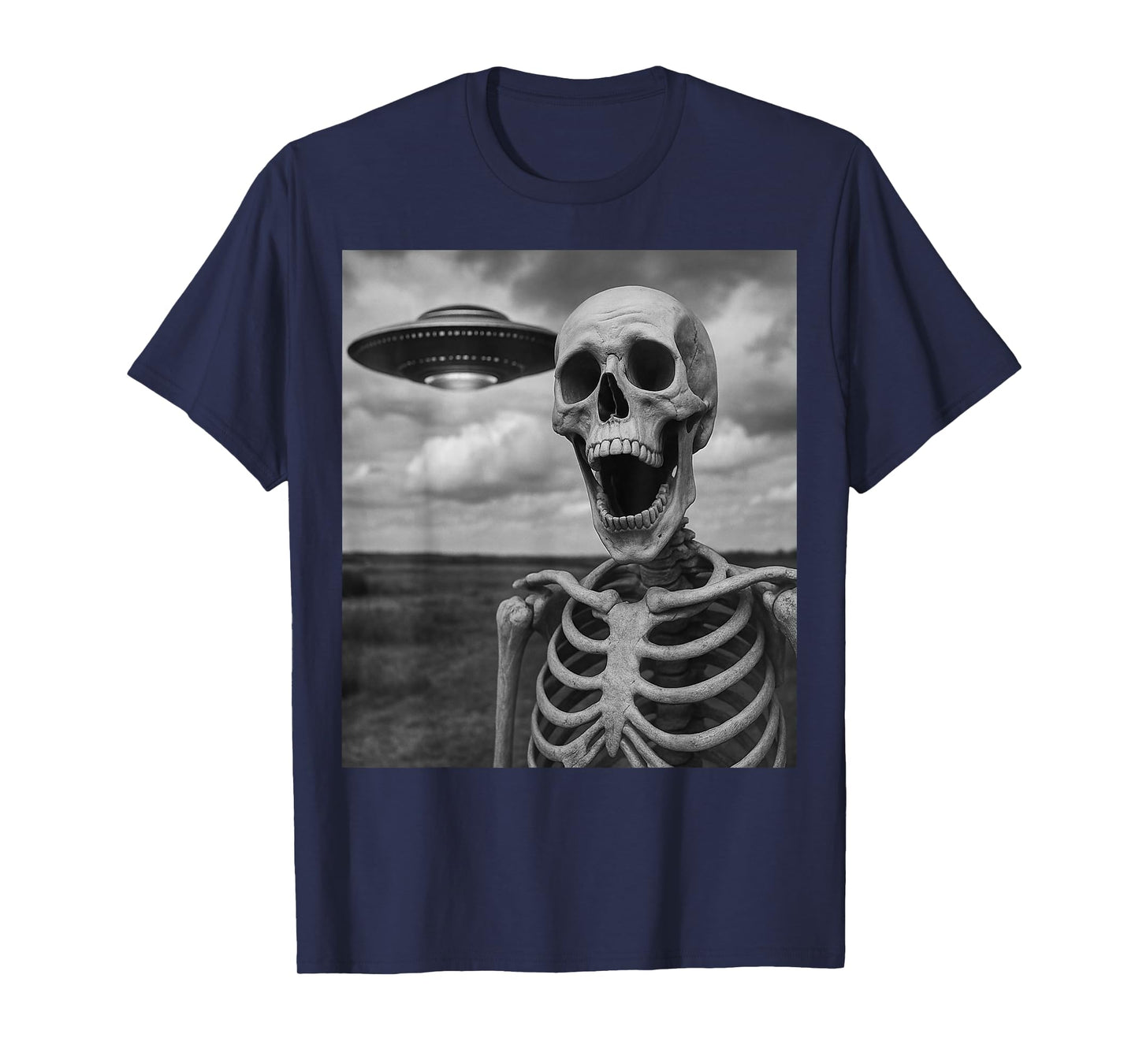 Skeleton Selfie with Alien UFO Funny Halloween Skeleton T-Shirt