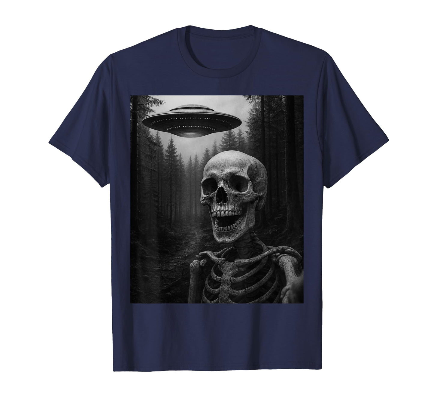 Skeleton Selfie with Alien UFO Funny Halloween Skeleton T-Shirt